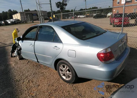 2005 Toyota Camry Le V6 z USA, uszkodzony, nr VIN 4T1BF32K45U613998